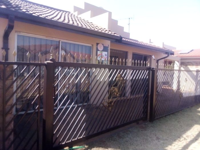 Property #ENT0282536, House for sale in Sebokeng