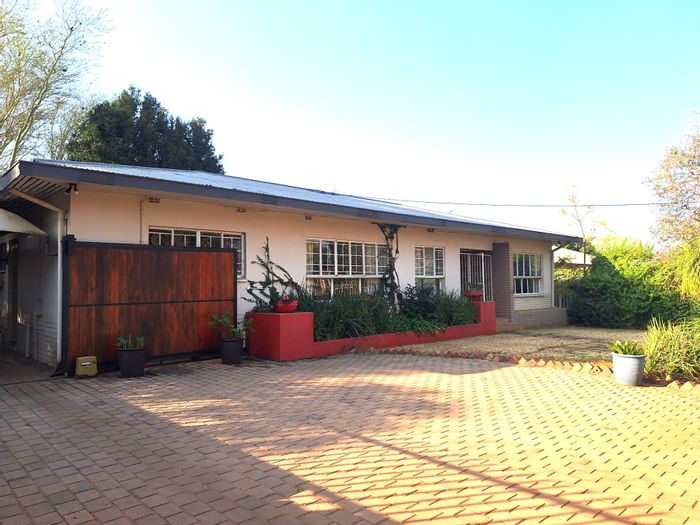 Charming 3-Bedroom House in Colbyn with Garden, Flatlet, and Ample Parking!