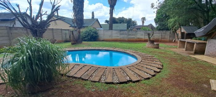 For Sale: Spacious 4-Bedroom House in Glen Marais with Pool and Lapa.