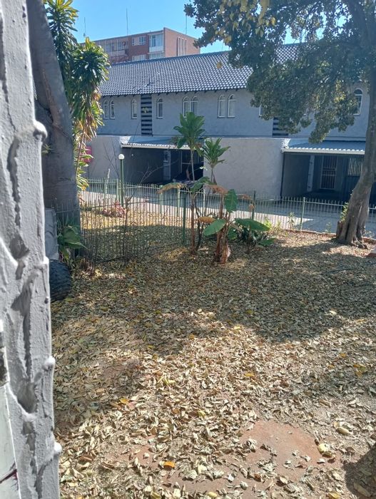 Queenswood Townhouse For Sale: 2-bed duplex near shops, schools, pool, and braai area.