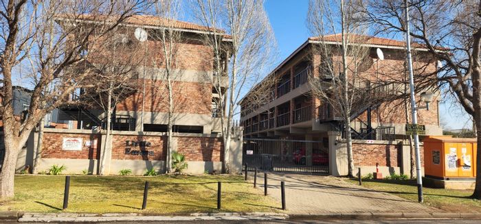 One-Bedroom Apartment for Sale in Die Bult with Balcony, Parking, and Prepaid Electricity.