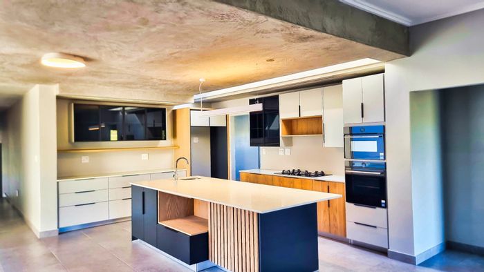 For Sale: Versatile 4-bedroom house in Oubaai with golf course views.