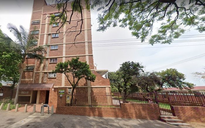 Gezina Apartment For Sale: 2.5 bedrooms, garage, elevator, near Steve Biko Hospital.