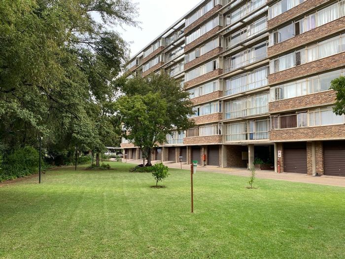 Charming 2.5-Bedroom Apartment in Kilner Park with Scenic Views - For Sale!