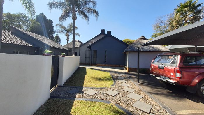 Versatile Garsfontein house for sale: office space, pool, solar system, parking.