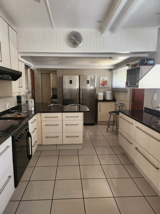 Spacious House for Sale in Sasolburg Ext 15 with pool, flat, and solar system.