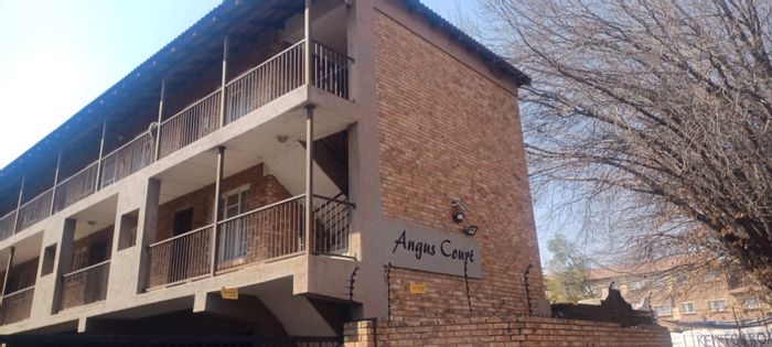 Spacious 2-Bedroom Apartment for Sale in Kempton Park Central, Steps from Amenities!