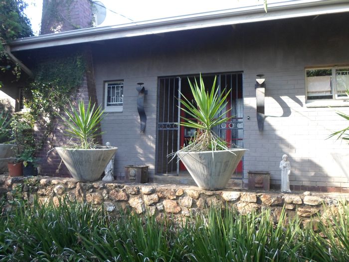 Spacious Family Home in Lyttelton Manor, Close to Schools and Shopping!