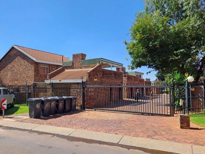 De Beers Townhouse Complex: 9 Tenanted Units for Sale, Great Investment Potential!