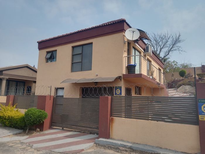 Spacious 4-Bedroom House for Sale in Kamagugu, Close to Nelspruit CBD!