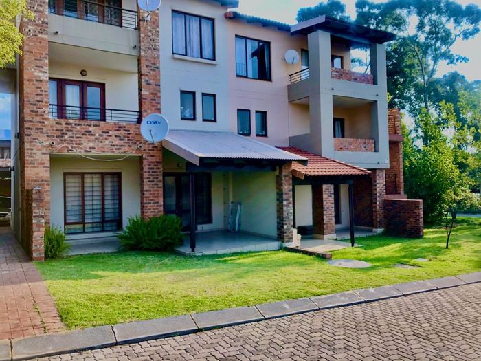 Vorna Valley 2-Bedroom Apartment For Sale: Garden, Clubhouse, Close to Mall of Africa!