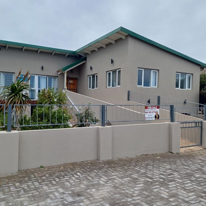 Seaview House For Sale: Ocean views, pool, bachelor flat, and spacious garden.