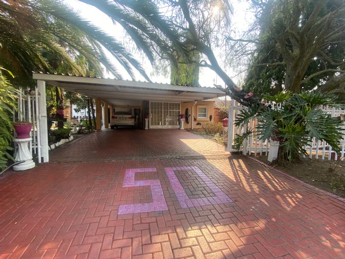 Stunning Noordrand House for Sale: 3 Beds, Flatlet, Lapa & Security!