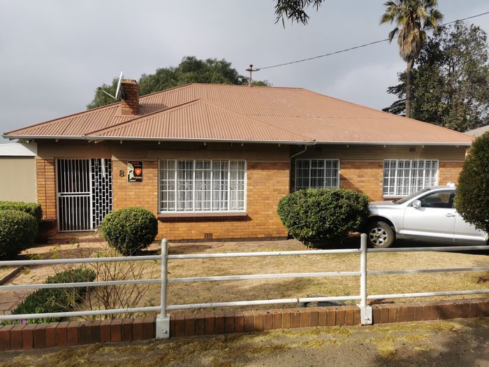 Spacious 3-Bedroom House for Sale in Gerdview with Large Yard and Amenities!