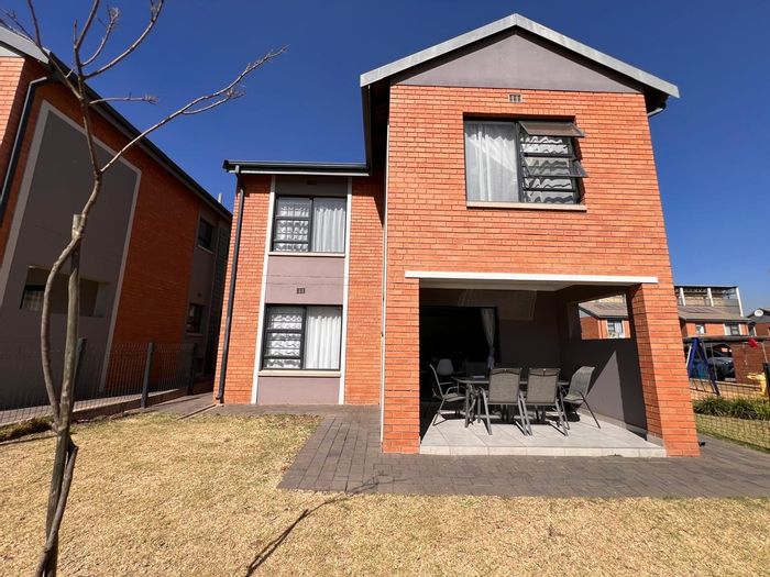 Modern Townhouse for Sale in Zambezi Manor Lifestyle Estate with Garden and Garage!