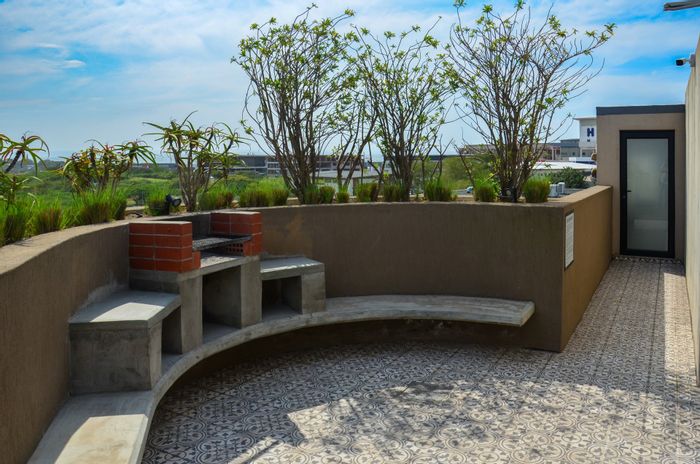 Stylish 2-Bedroom Apartment in Ballito Central with Rooftop Pool & Sea Views!