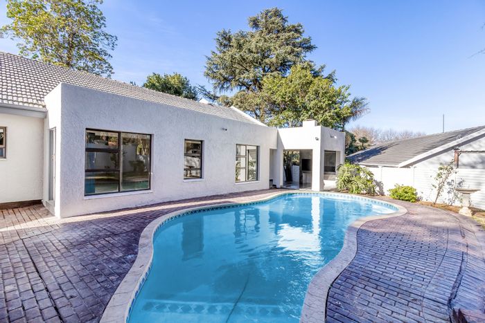 Blairgowrie House For Sale: 5 beds, pool, carports, security, and fiber internet.