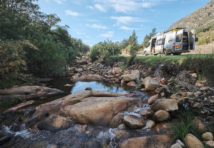 Citrusdal Central House For Sale: Riverside retreat with multiple accommodations and amenities.