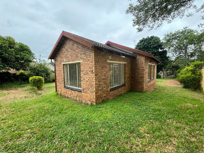 Prime Hazyview Central Home for Sale: 3 Bedrooms, Investment Opportunity!