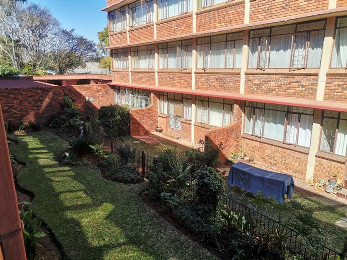 Modern Apartment in Pretoria North with Garage and Spacious Living Areas for Sale!