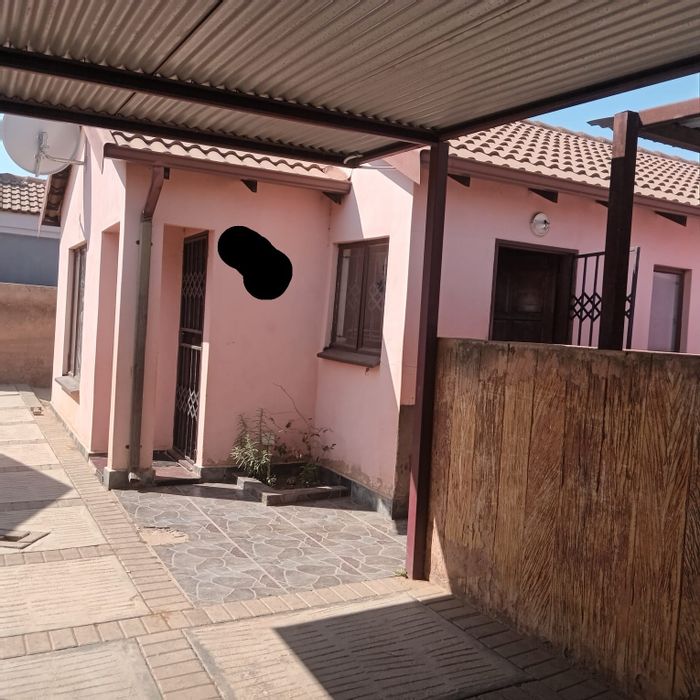 3-Bedroom House for Sale in Soshanguve Ext, Close to Schools and Amenities!