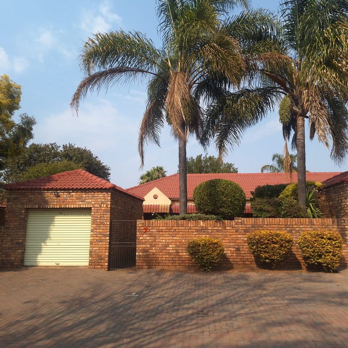 Pet-Friendly Wierda Park Townhouse For Sale – Walk to Bakenkop Primary School!