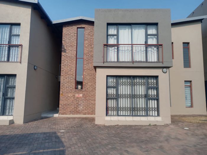 Nelspruit Central: Move-In Ready 1-Bedroom Apartment Near Amenities, For Sale!