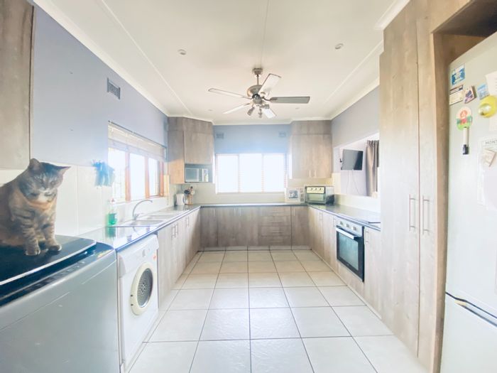 3-Bedroom House with Pool and Flatlet in Amanzimtoti Central - For Sale!