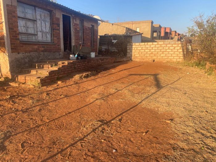 Corner Stand 2-Bedroom House in Mamelodi East – Ideal for Investors! For Sale!