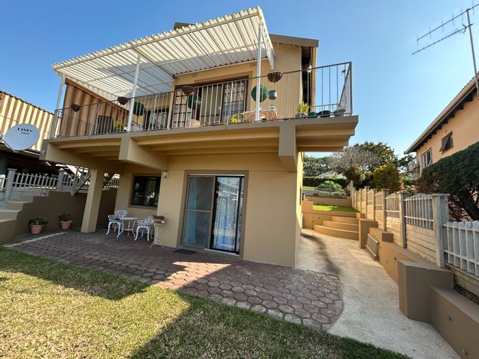 Modern House for Sale in Hibberdene Central with Garden View and Granny Flat!