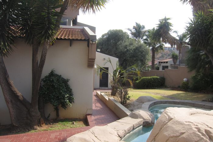 For Sale: Family House in Suideroord with pool, lapa, and 24-hour security.