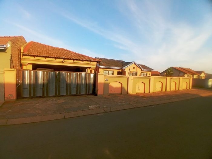 House for Sale in Vosloorus: 2 beds, double garage, outside room, rose garden.