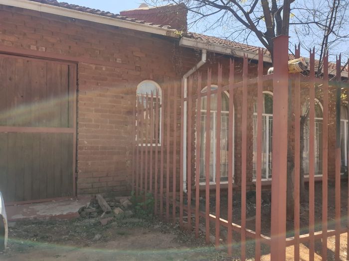 For Sale: 6-Bedroom House in Pretoria North with dual living potential and security.