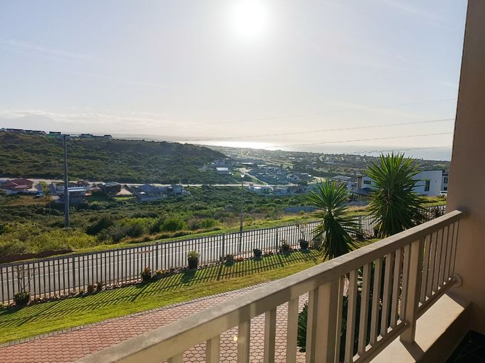 Seemeeu Park House For Sale: 3 Bedrooms, Sea View, Secure Estate, Double Garage.