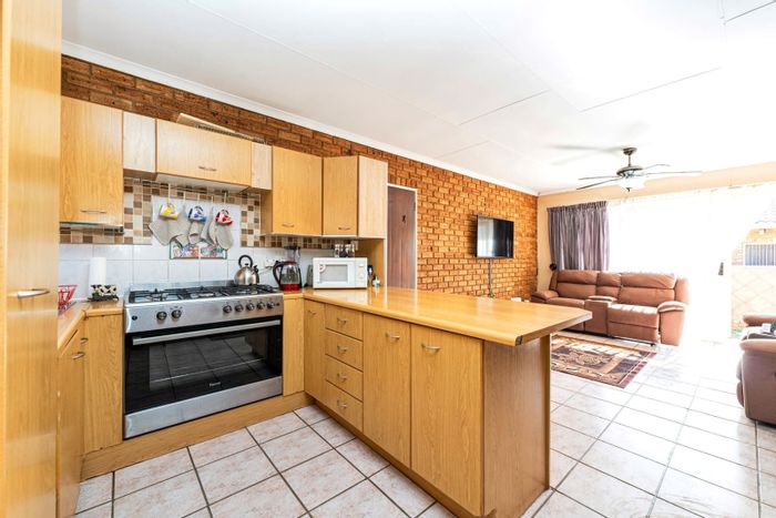 For Sale: Townhouse in Noordheuwel with garden, lapa, and double garage access.