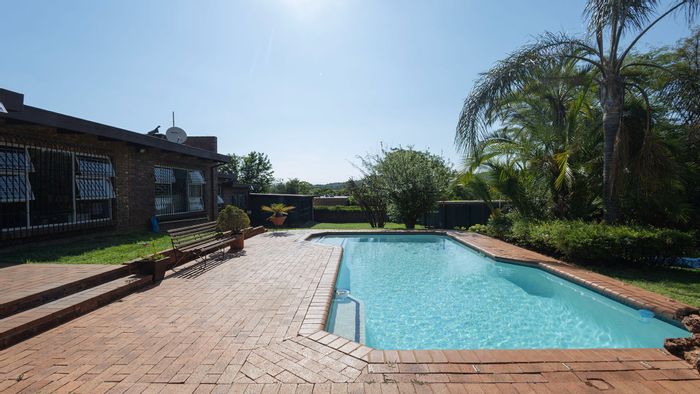 For Sale: Spacious Family Home in Lynnwood Ridge with Pool and Borehole!