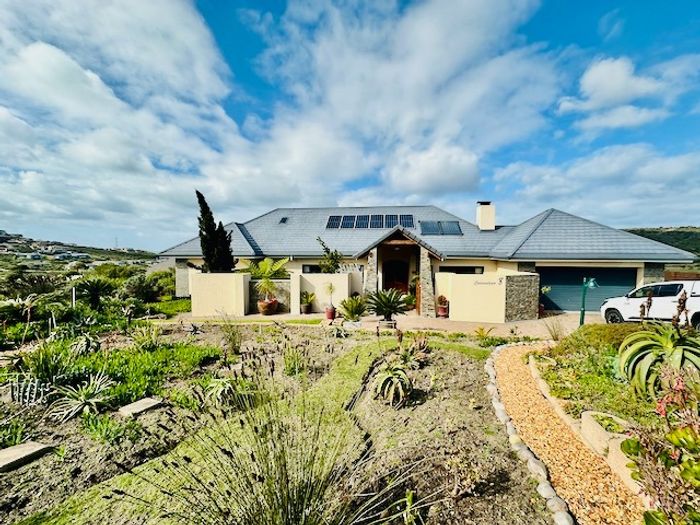 For Sale: Spacious 5-bedroom house in Num Num Cape Estate with gourmet kitchen, solar panels.