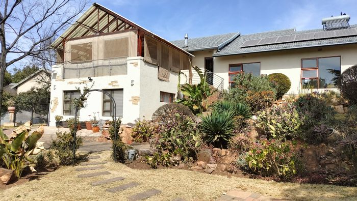 Stunning Constantia Kloof Home For Sale: Pool, Flatlet, Study & Entertaining Space!