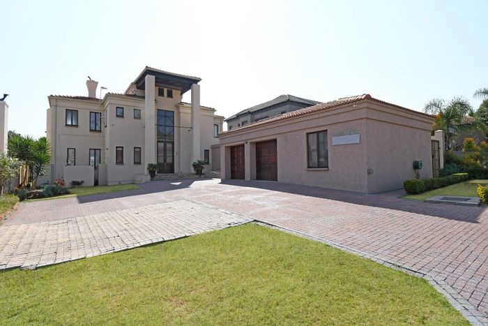 Stunning Family Home for Sale in Blue Valley Golf Estate with Scenic Fairway Views!