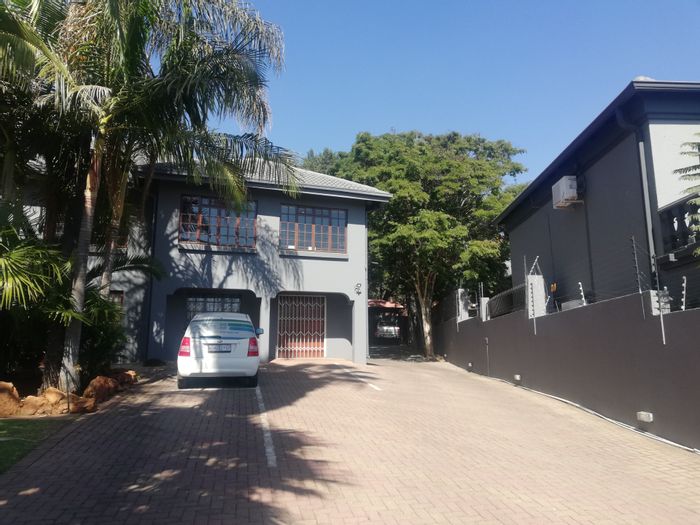 Prime Moreleta Park Office For Sale: Versatile Space with Ample Parking and Garden!