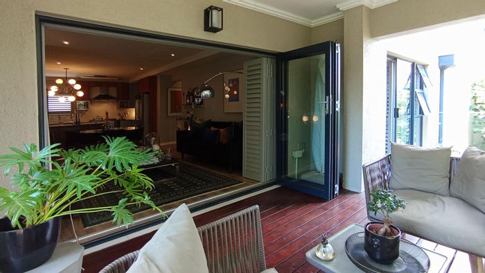 Stylish Bryanston Townhouse for Sale: 3 Beds, 2 Baths, 2 Garages, Prime Location!