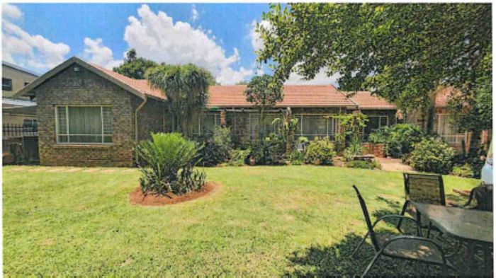 Spacious Doornpoort Home for Sale: 4 Living Areas, Pool, Double Garage, Versatile Room!