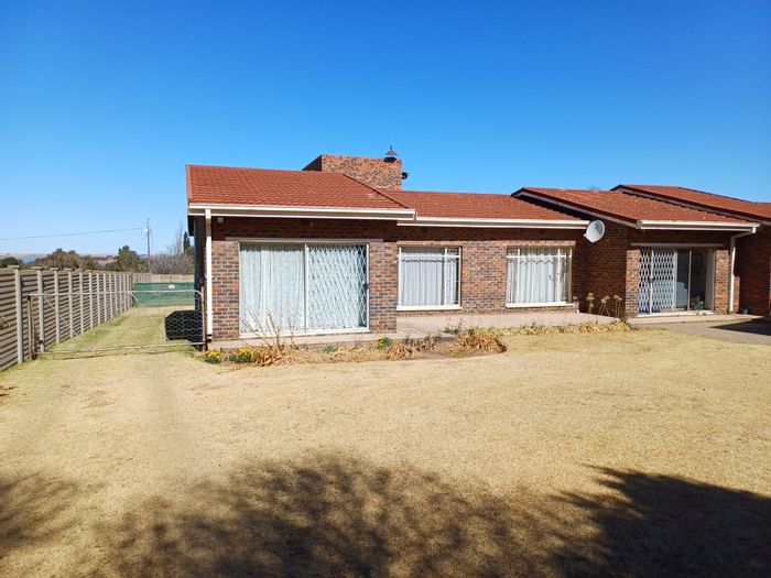 4-Bedroom House for Rent in Deneysville Central, Steps from Vaal Dam!