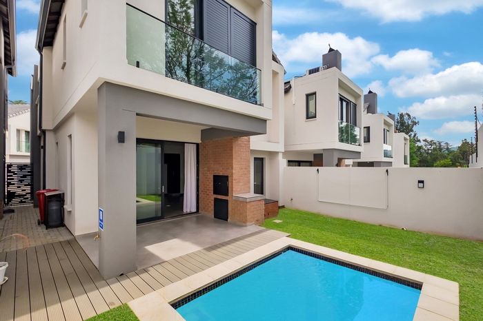 Bryanston Townhouse For Sale: 3 beds, pool, garden, gourmet kitchen, en-suites.