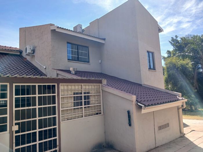 Ninapark House For Sale: 6 Bedrooms, pool, ample parking, near schools and shops.