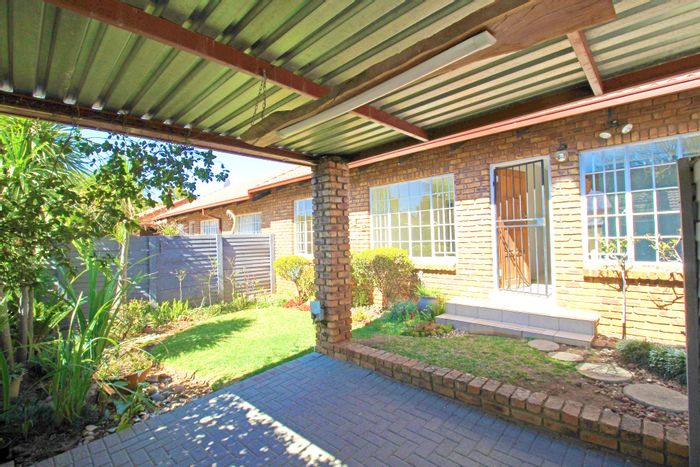 Eldoraigne Townhouse For Sale: Pool, Gardens, Pet-Friendly, Low Maintenance Living!