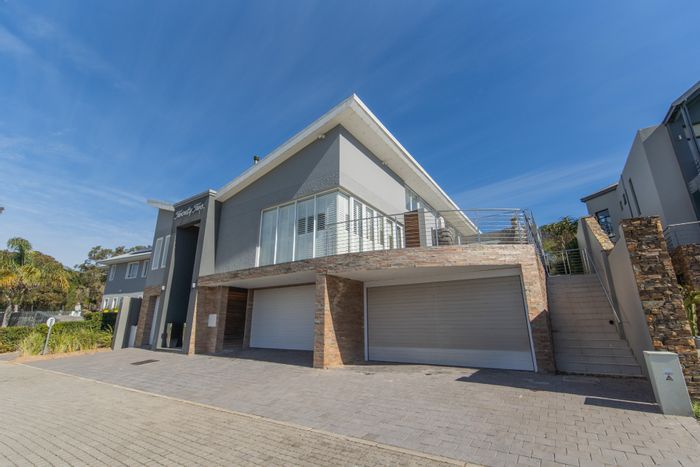 Spacious Walmer House for Sale: Modern Amenities, Entertainer’s Dream, Scenic Views!