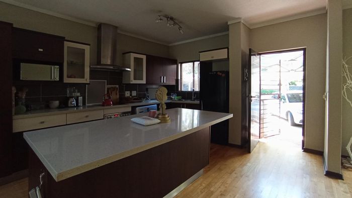 Spacious Witkoppen Home for Sale: 2 Beds, 3 Living Areas, Secure Estate!