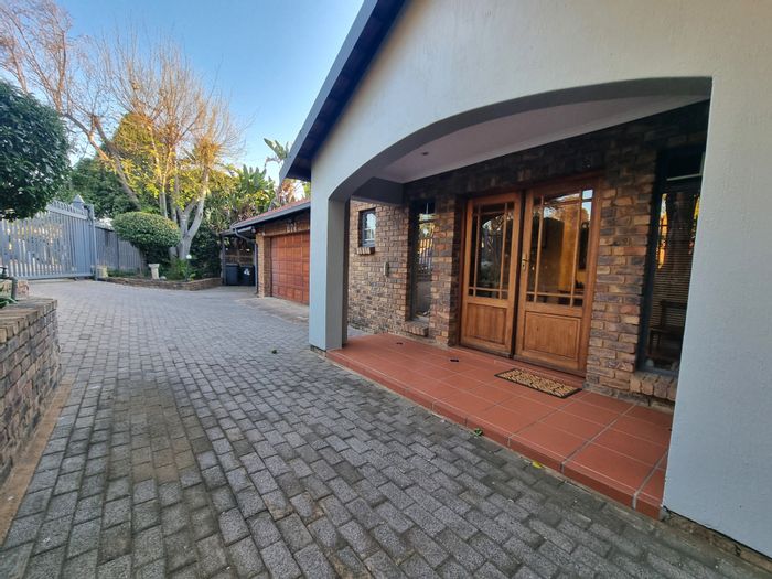 Spacious Family House for Sale in Garsfontein with Pool and Entertainment Area!