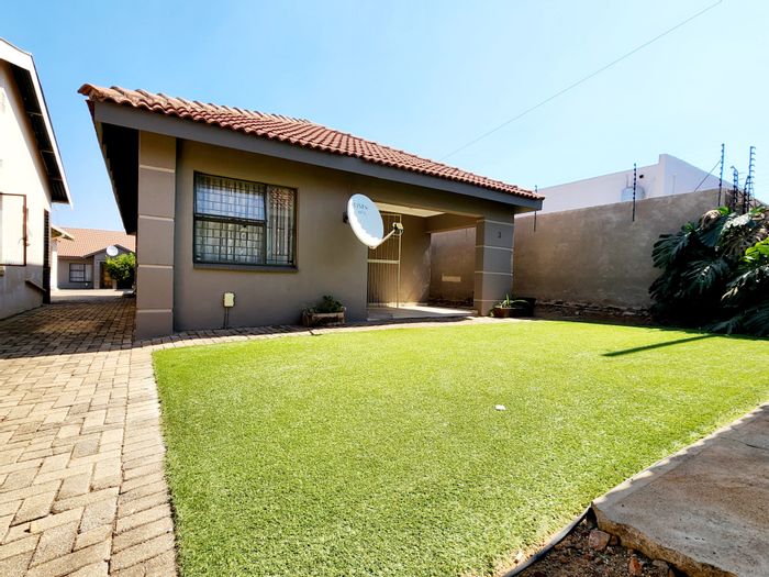 3-bedroom townhouse for sale in Polokwane Central with garage, carport, and en-suite.